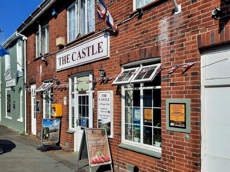 Castle Inn, Sandown (Photos: Mike Flynn - 23/08/2025). (Pub, External, Key). Published on 22-09-2025