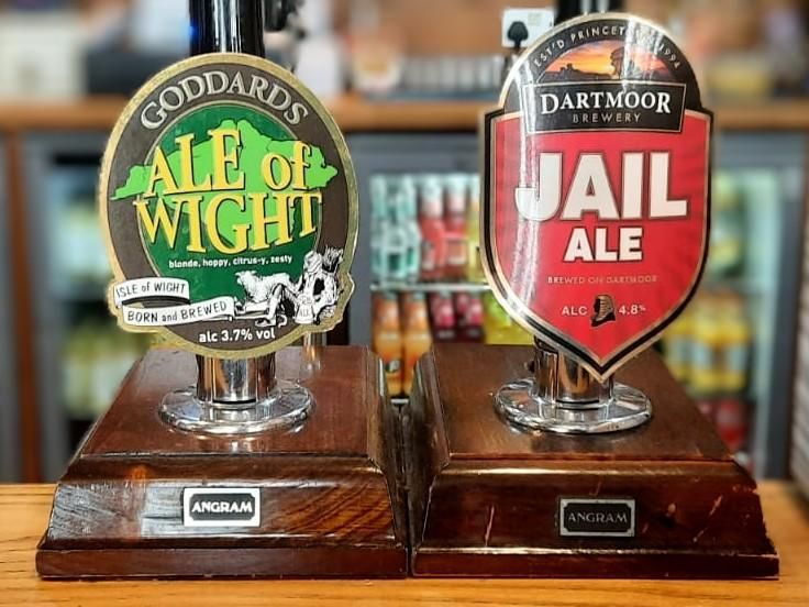Castle Inn, Sandown (Photos: Mike Flynn - 23/08/2025). (Bar). Published on 22-09-2025