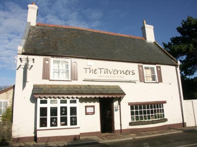 Taverners, Godshill, Ray Scarfe. (Pub, External). Published on 02-07-2013