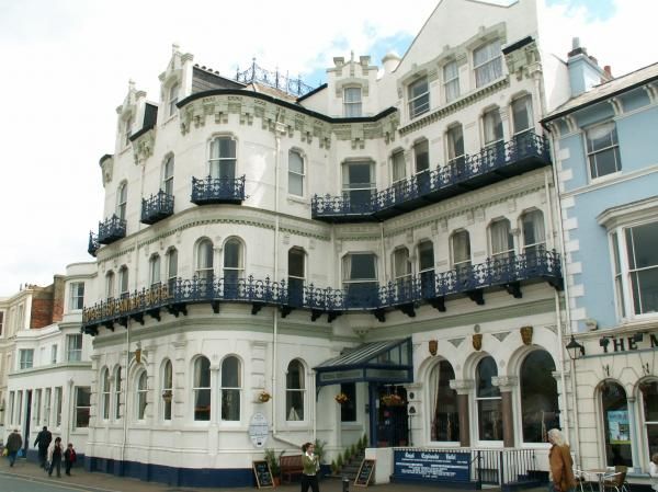 Esplanade, Ryde, Ray Scarfe. (Pub, External). Published on 02-07-2013