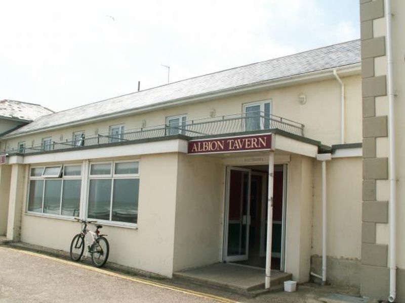 Albion Hotel, Freshwater, Ray Scarfe. (Pub, External). Published on 02-07-2013