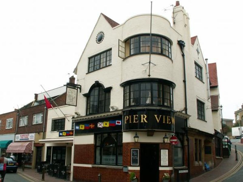 Pier View, Cowes, Ray Scarfe. (Pub, External). Published on 02-07-2013