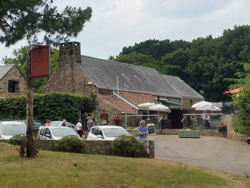Les Fontaines Tavern (Photo: Neil Worthington July 2022). (Pub, External). Published on 02-09-2022