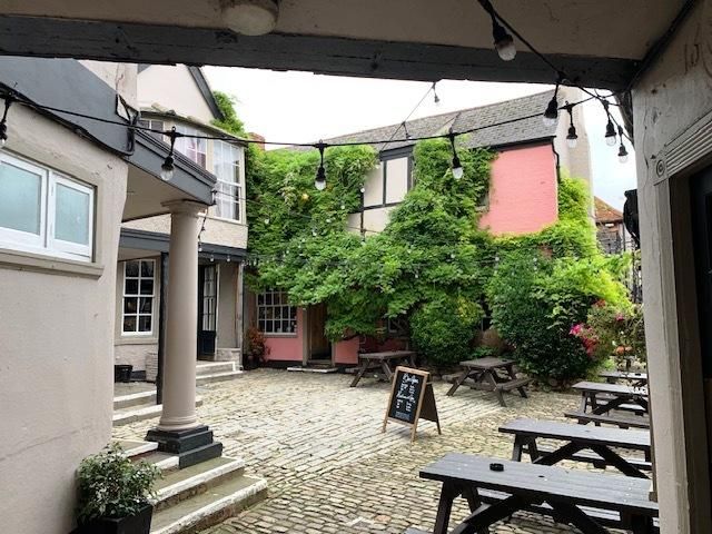 (Pub, External, Garden). Published on 20-10-2025