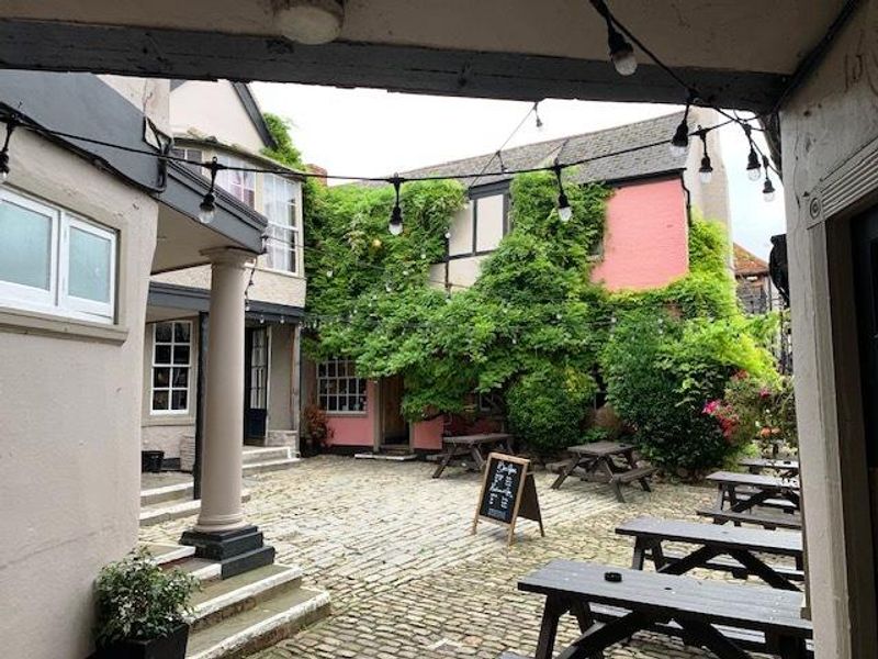 (Pub, External, Garden). Published on 20-10-2025 