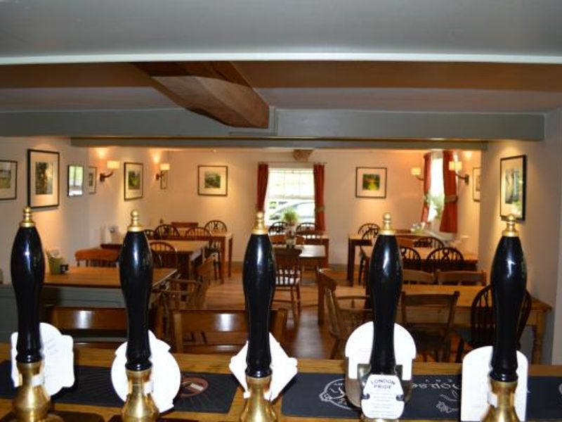 (Pub, Bar). Published on 03-10-2013