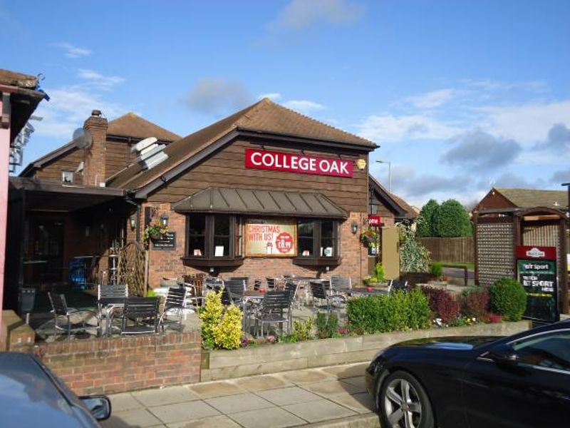 College Oak. (Pub, External, Key). Published on 14-12-2013 