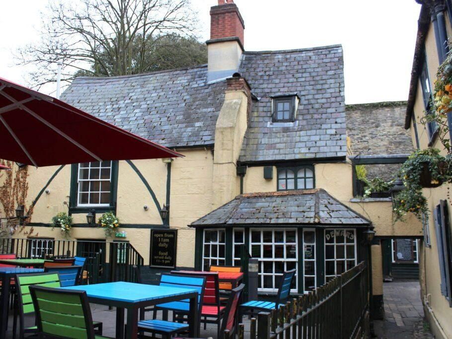 (Pub, External, Garden, Key). Published on 15-11-2025