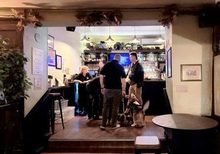 (Pub, Bar, Customers). Published on 25-09-2026