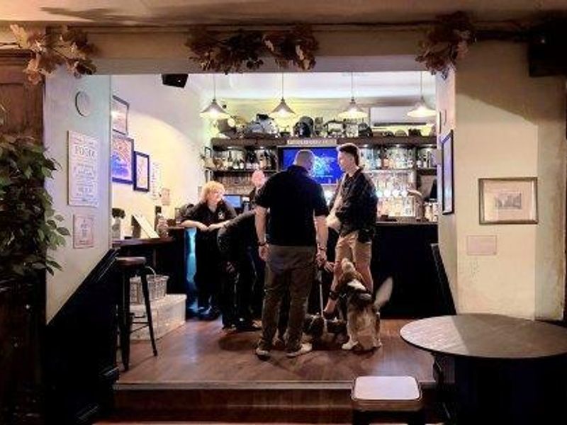 (Pub, Bar, Customers). Published on 25-09-2026