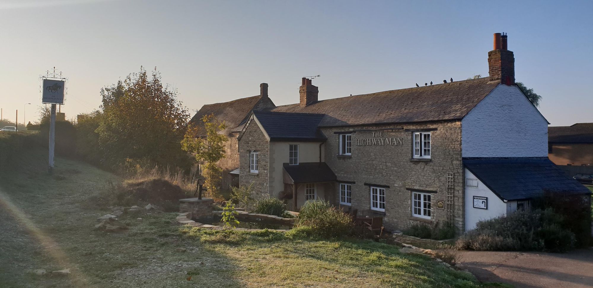 Highwayman front. (Pub, External, Key). Published on 12-10-2018