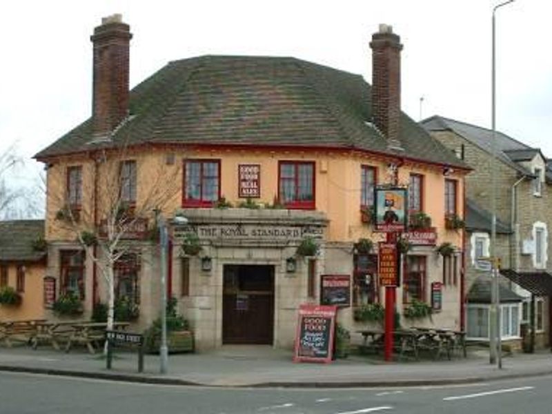Royal Standard pre refurb. (Pub, External). Published on 11-04-2015