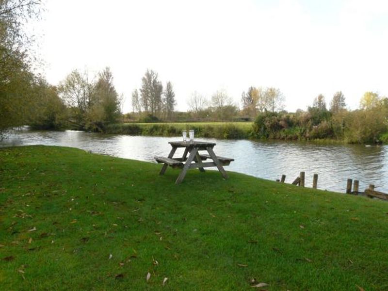 Picnic bench, the late John Thaw may have once used. (Pub, External, Garden). Published on 09-11-2014