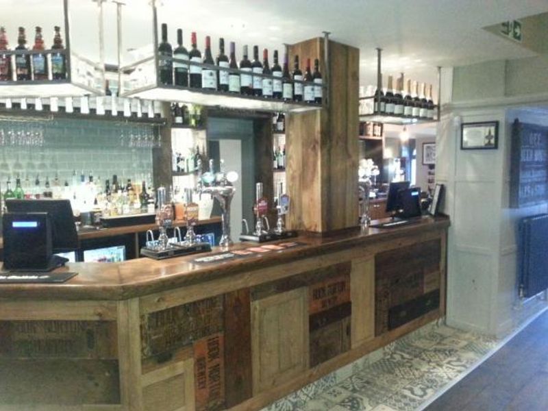 (Pub, Bar). Published on 15-01-2016