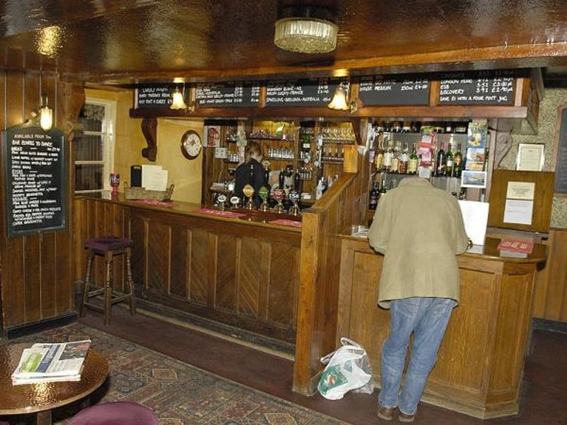 (Pub, Bar). Published on 01-03-2016