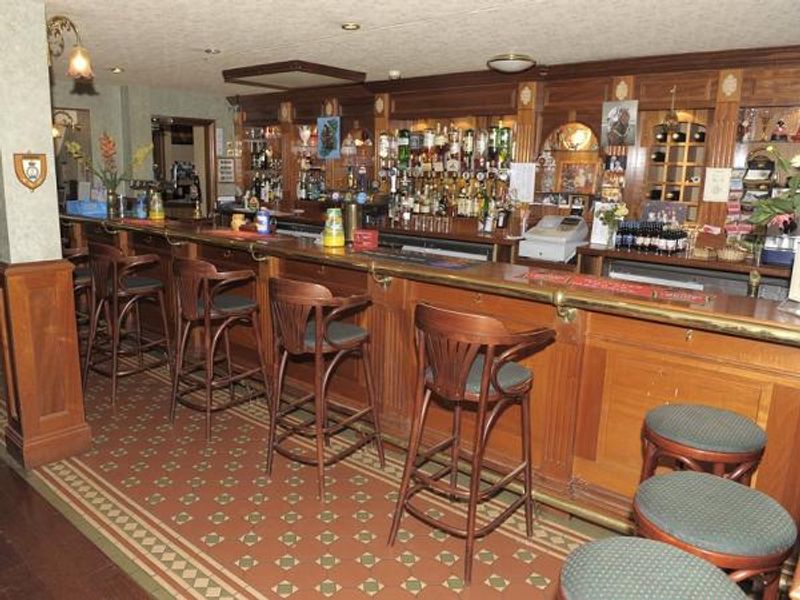 (Pub, Bar). Published on 01-04-2014