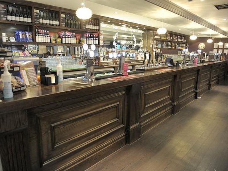 (Pub, Bar). Published on 14-01-2016