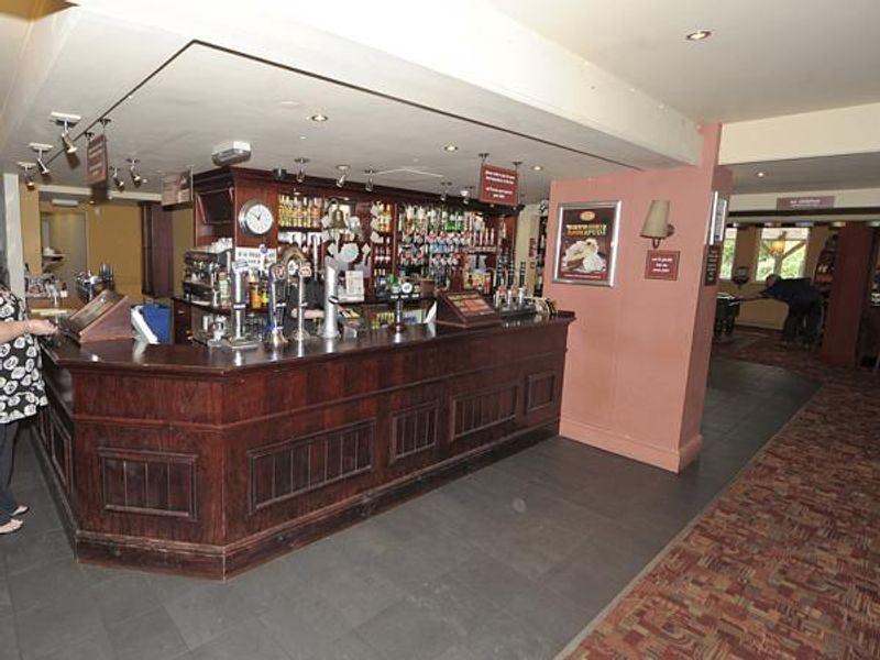 (Pub, Bar). Published on 03-04-2014