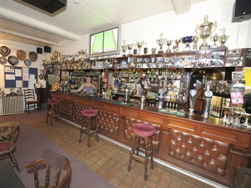 (Pub, Bar). Published on 01-07-2016