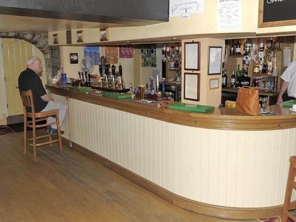 (Pub, Bar). Published on 01-03-2016