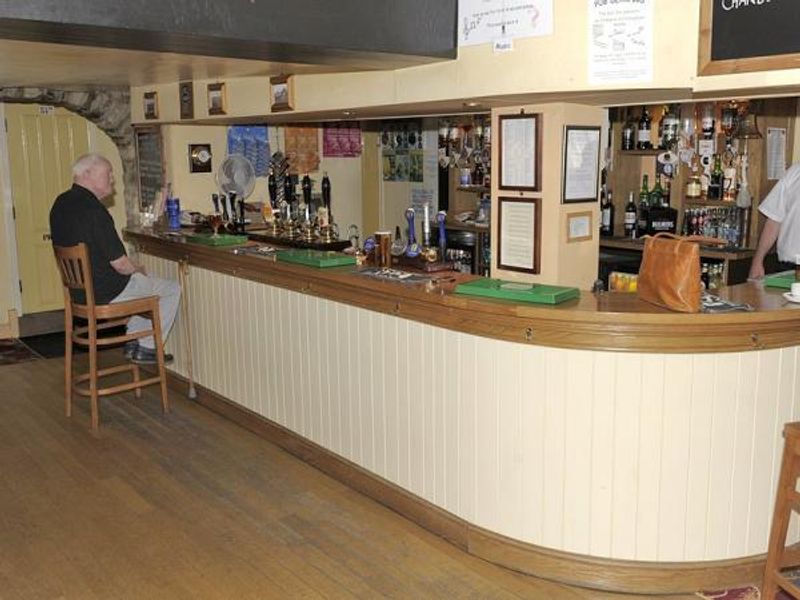 (Pub, Bar). Published on 01-03-2016