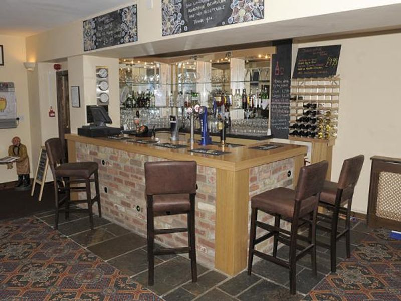(Pub, Bar). Published on 20-10-2015
