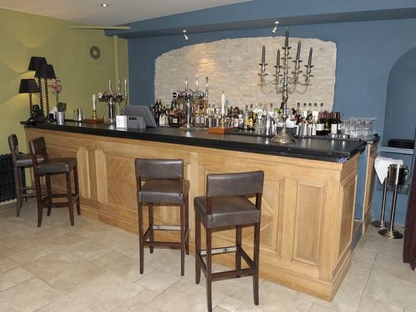 (Pub, Bar). Published on 03-02-2015