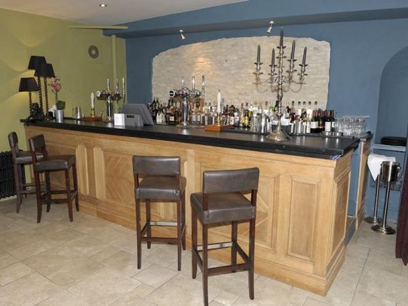 (Pub, Bar). Published on 03-02-2015 