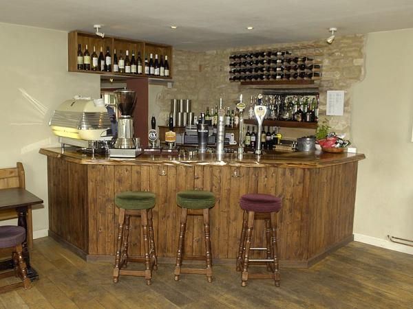 (Pub, Bar). Published on 14-01-2016