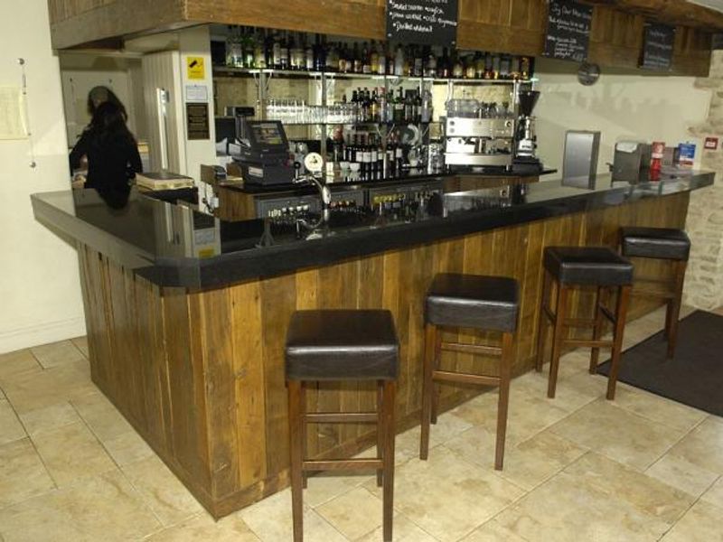 (Pub, Bar). Published on 13-02-2015