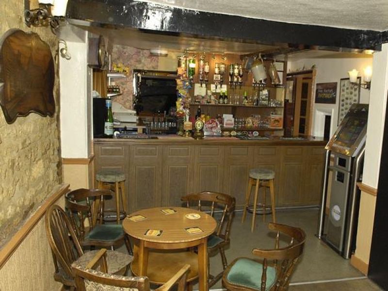 (Pub, Bar). Published on 03-04-2014