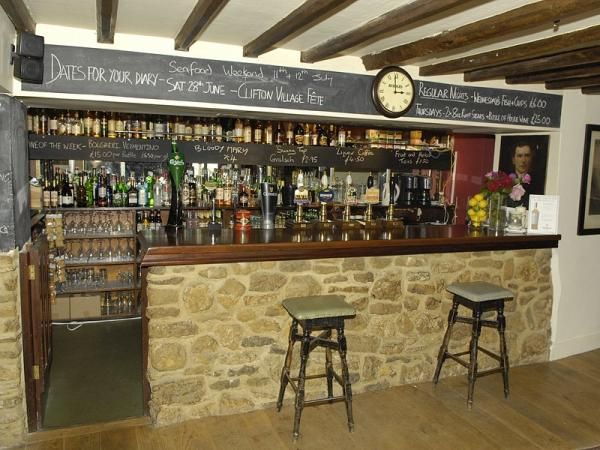 (Pub, Bar). Published on 20-10-2015