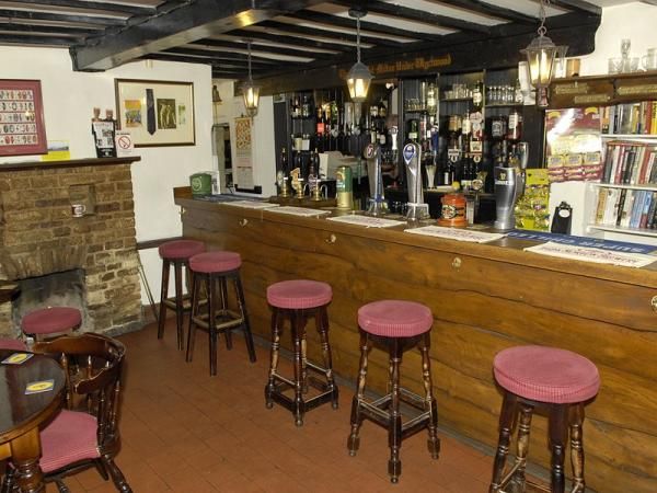 (Pub, Bar). Published on 20-10-2015