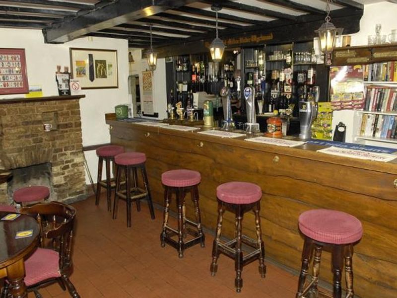 (Pub, Bar). Published on 20-10-2015