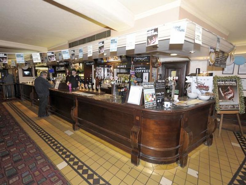 (Pub, Bar). Published on 03-04-2014