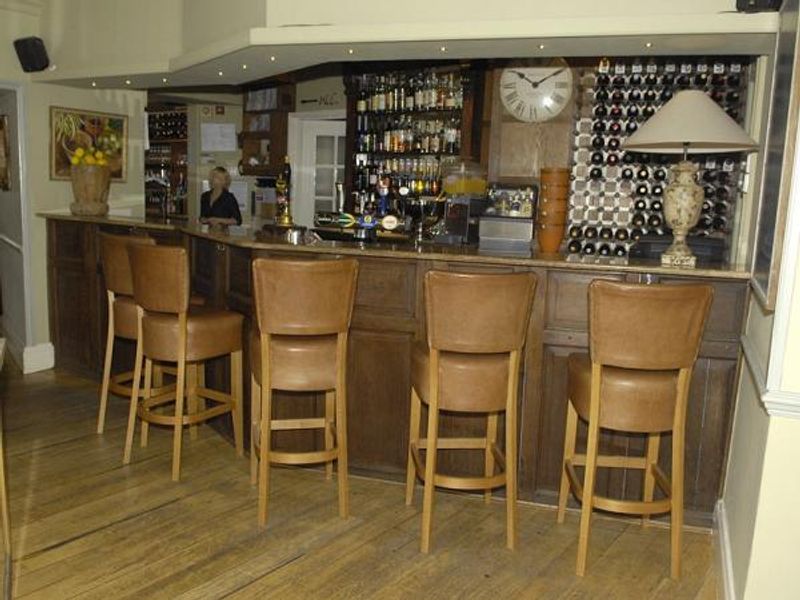 (Pub, Bar). Published on 03-02-2015
