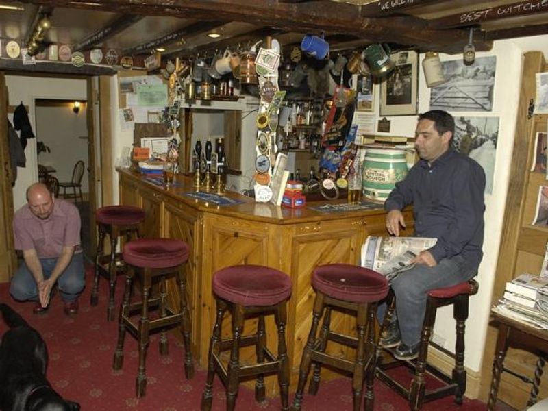 (Pub, Bar). Published on 24-11-2015
