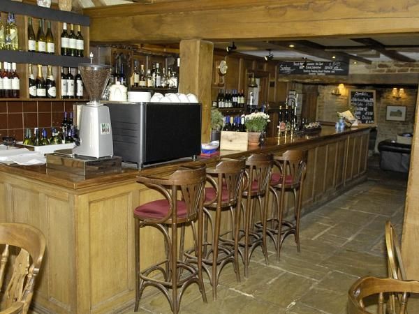 (Pub, Bar). Published on 11-12-2015