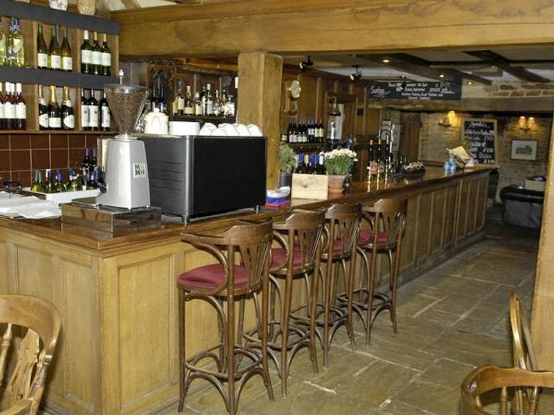 (Pub, Bar). Published on 11-12-2015