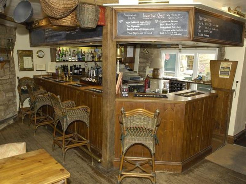 (Pub, Bar). Published on 20-10-2015