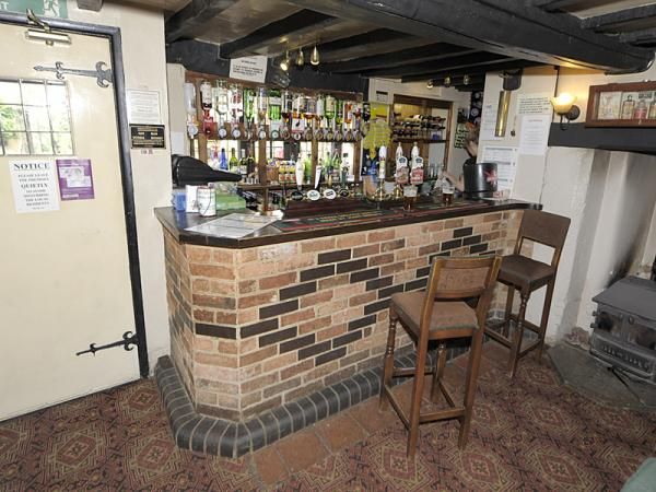 (Pub, Bar). Published on 01-04-2014