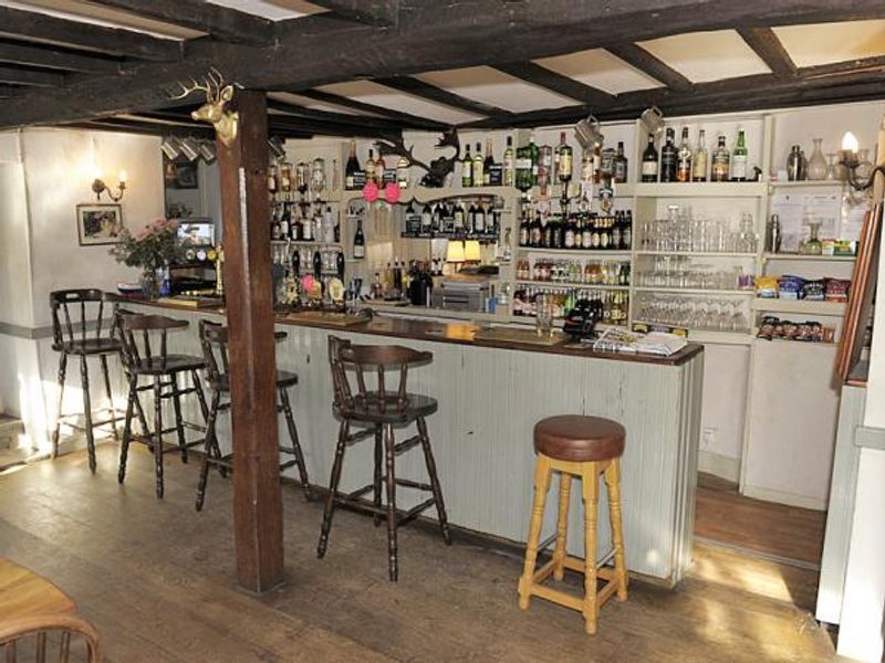 (Pub, Bar). Published on 04-12-2015