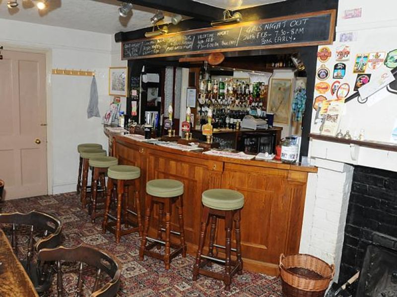 (Pub, Bar). Published on 01-03-2016