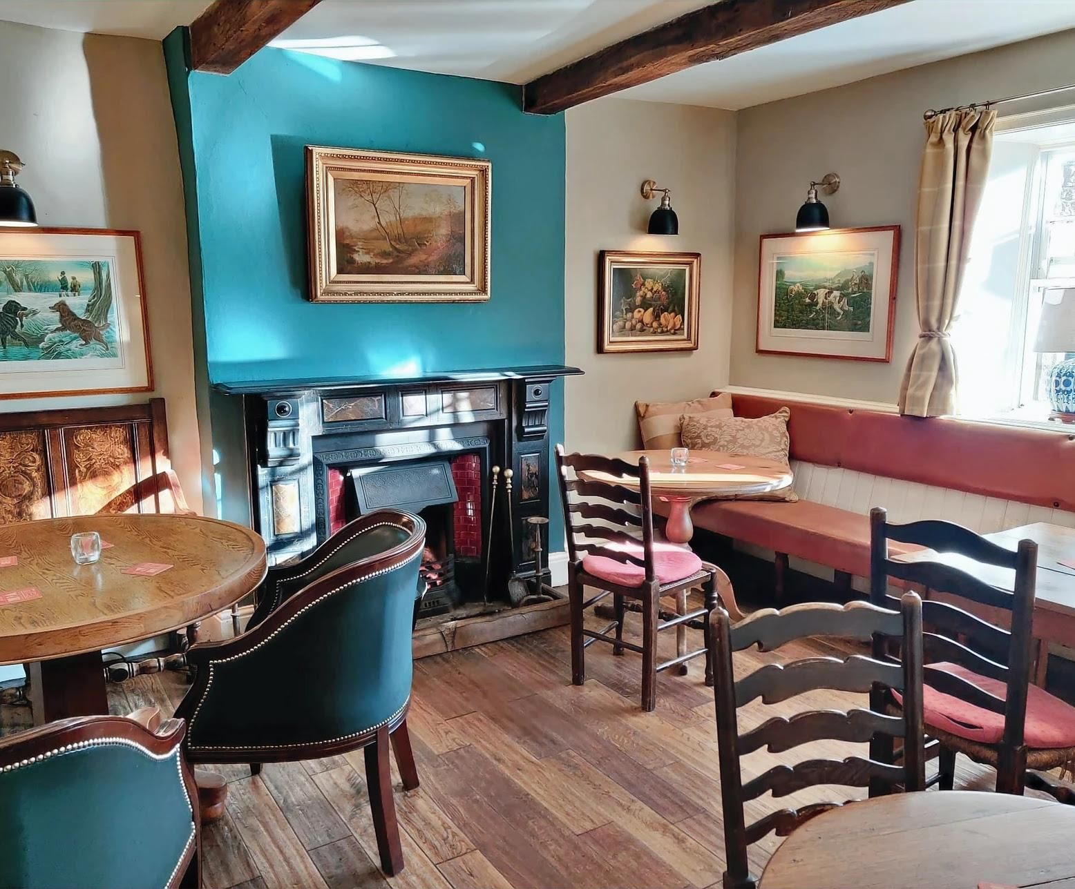 Lower Buck, lounge 24.8.24 (Nigel Turpin). (Pub). Published on 07-10-2024