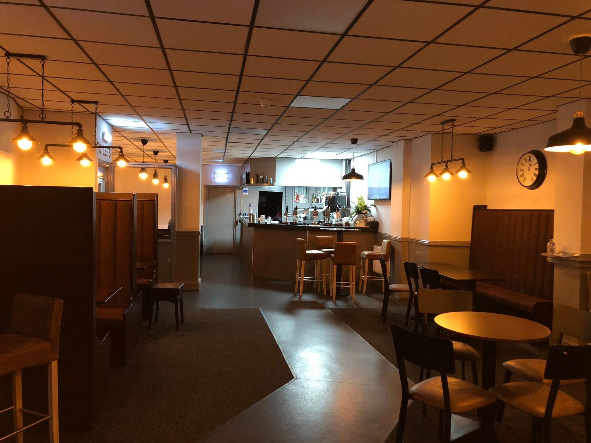 (Pub, Bar). Published on 15-09-2020