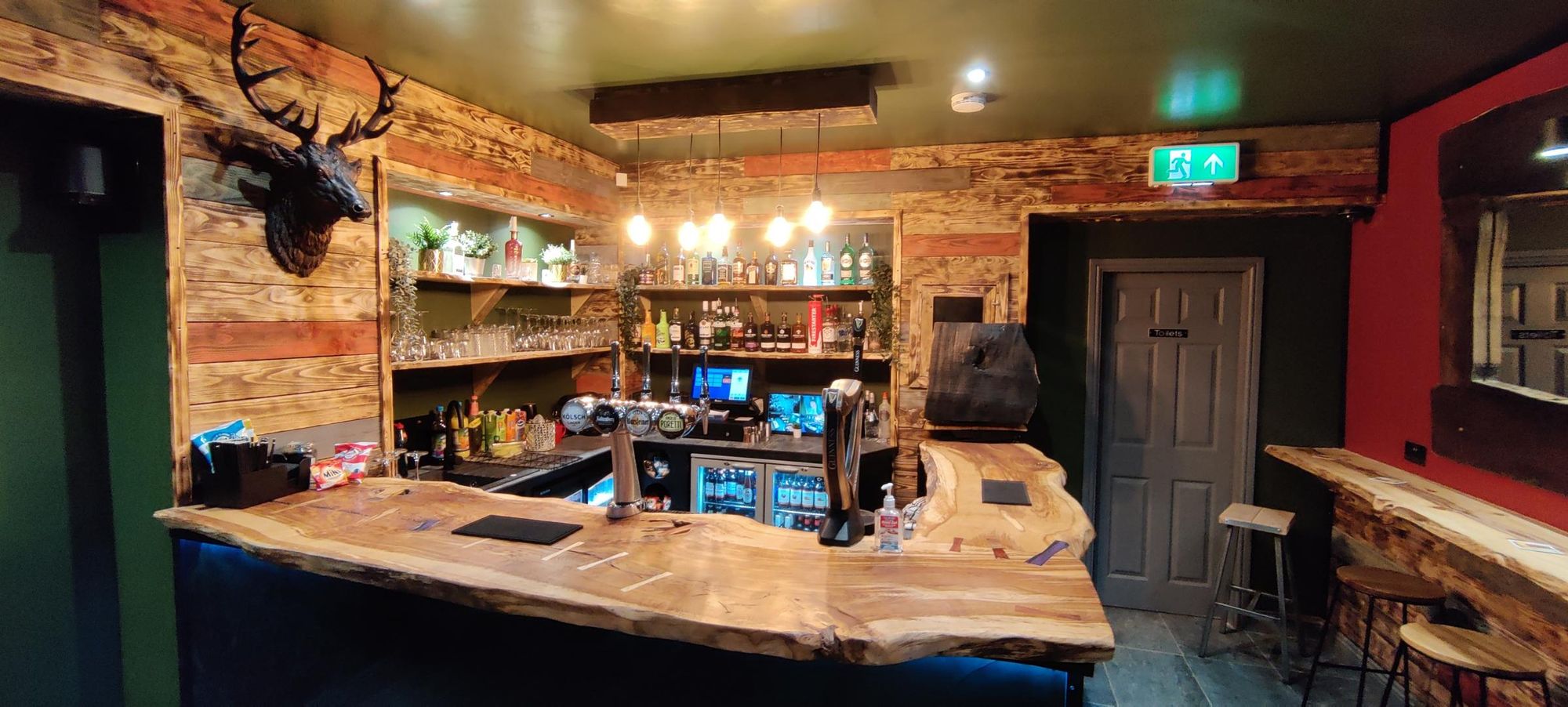 (Pub, Bar). Published on 28-10-2021