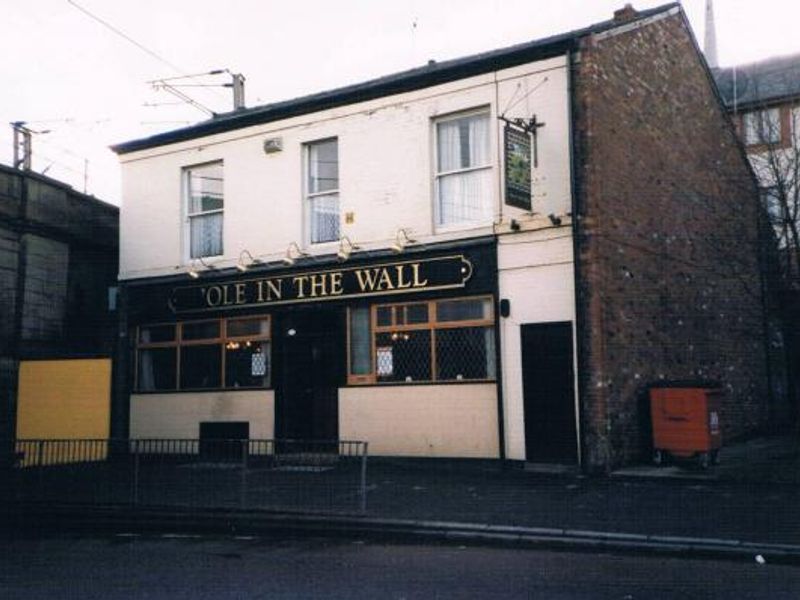 Ole In Th'Wall, Preston (copyright Jim Holderness). (Pub, External). Published on 29-10-2015 