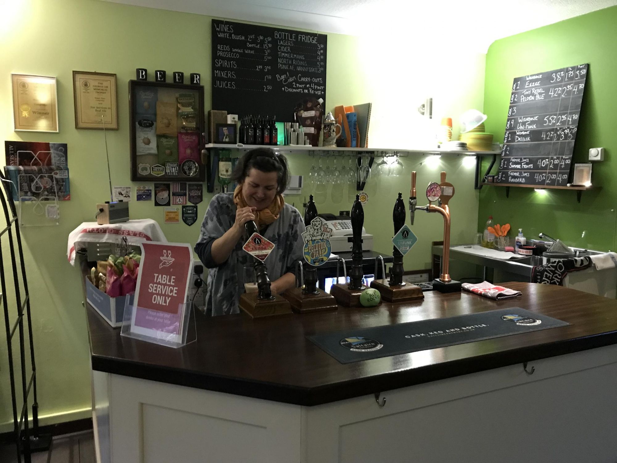 Landlady Peace pulling a pint 23.01.2022. (Pub, Bar, Publican). Published on 25-01-2022
