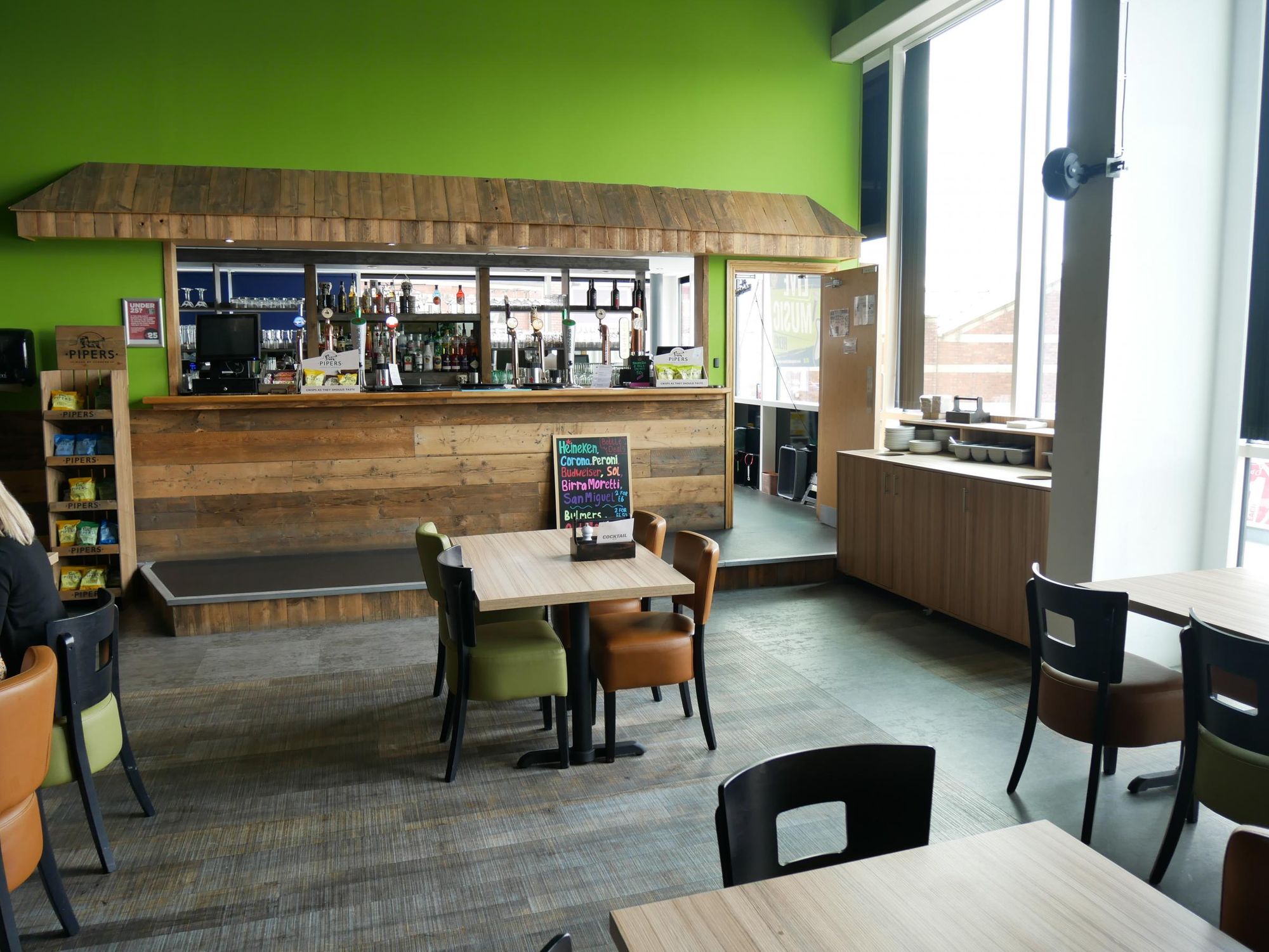 Oasis Bar August 20222 DS. (Pub, Bar). Published on 03-08-2022
