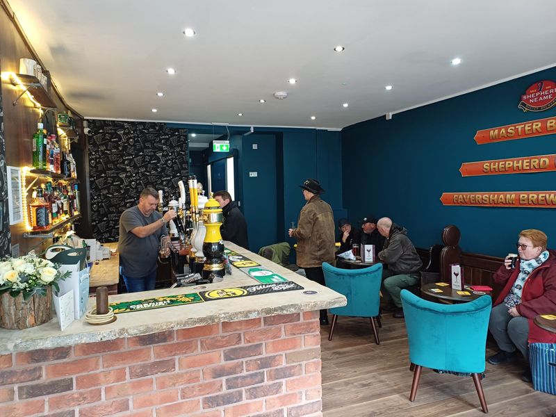 Seating area 1.10.24 (Adrian Smith). (Pub). Published on 02-12-2024 